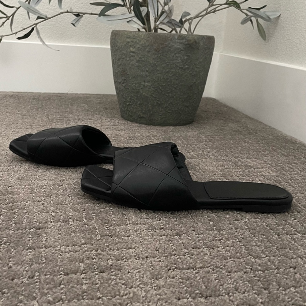 Forever 21 Black Quilted Slide Sandals Size 6